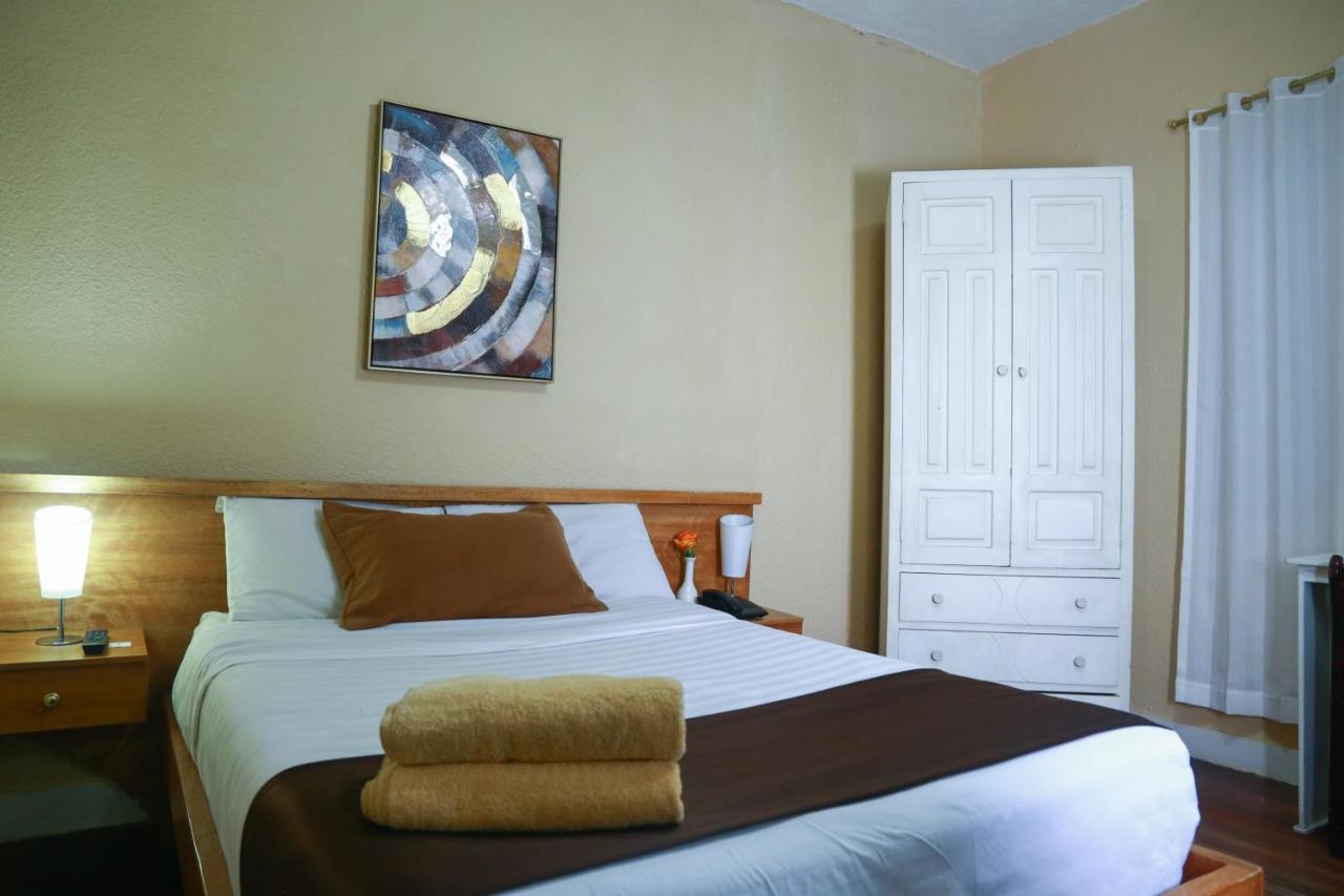 Hostal Loro Verde Quito Exterior photo