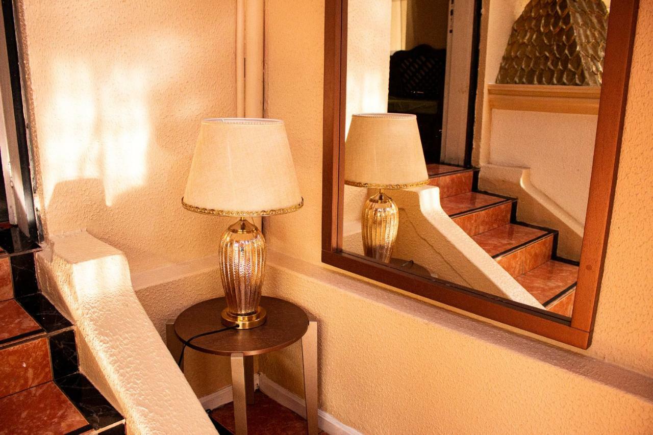 Hostal Loro Verde Quito Exterior photo