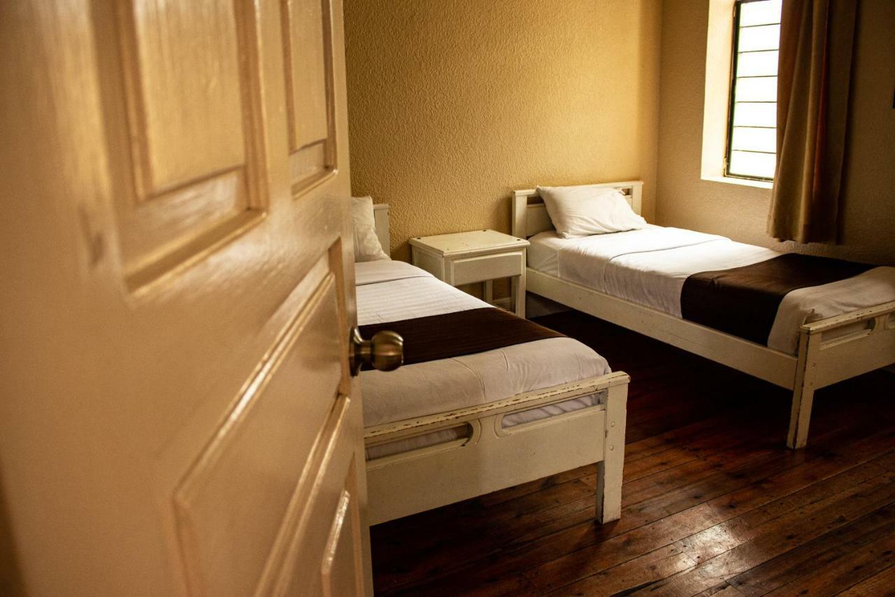 Hostal Loro Verde Quito Exterior photo