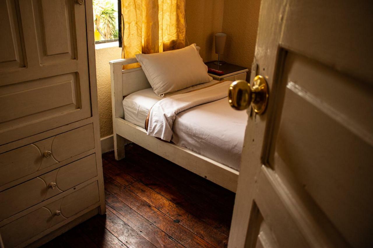 Hostal Loro Verde Quito Exterior photo